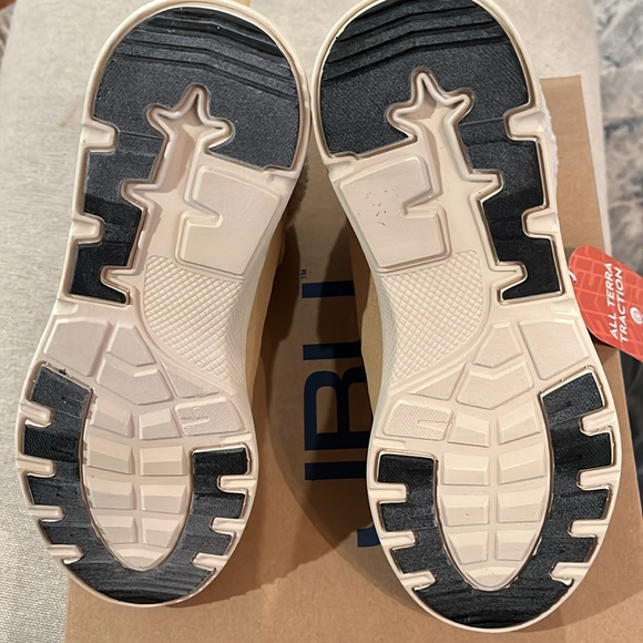 JBU Women's Freeze Round Tan Toe Boots/NIB/7M - Picture 10 of 13